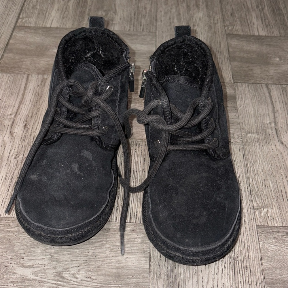 Black Neumel ll Boot Uggs (toddler size) no box